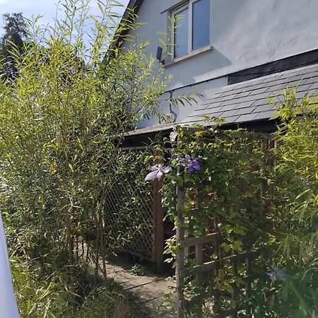 Post Office Row Apartment And Garden Crickhowell Bagian luar foto