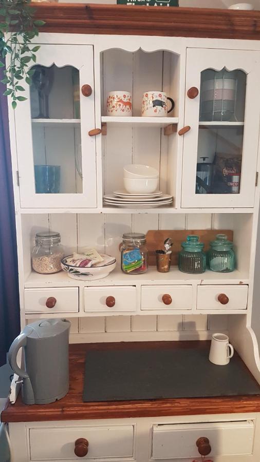 Post Office Row Apartment And Garden Crickhowell Bagian luar foto