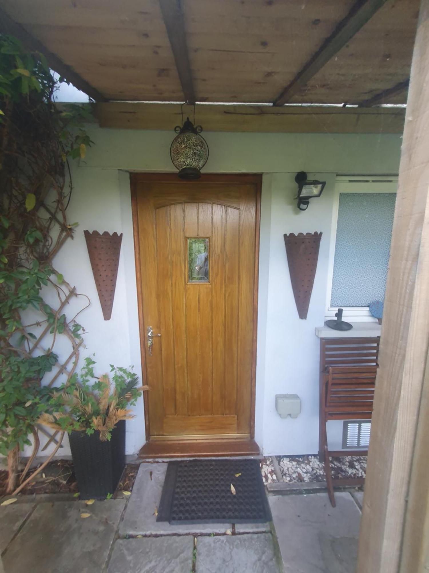 Post Office Row Apartment And Garden Crickhowell Bagian luar foto
