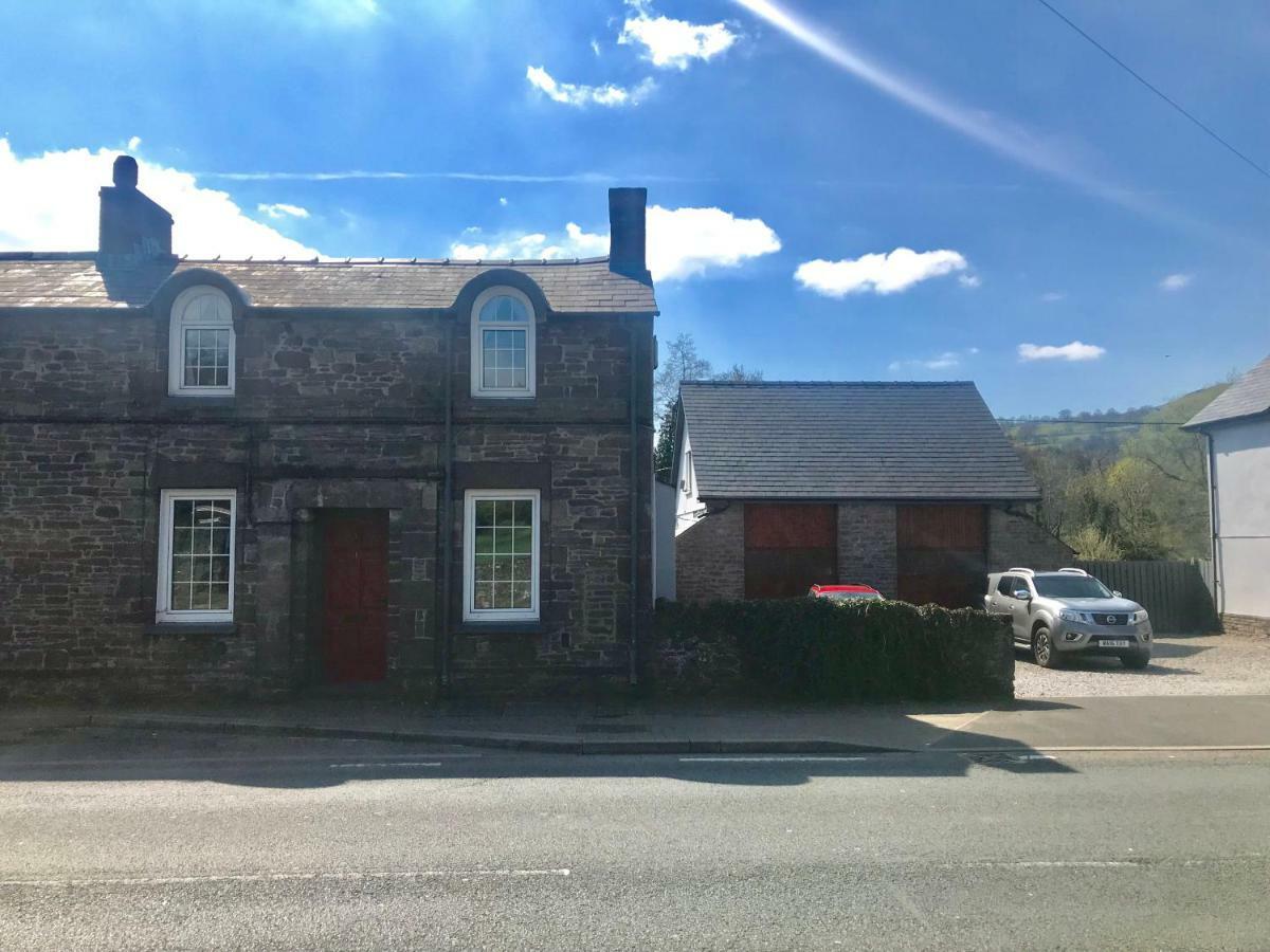Post Office Row Apartment And Garden Crickhowell Bagian luar foto